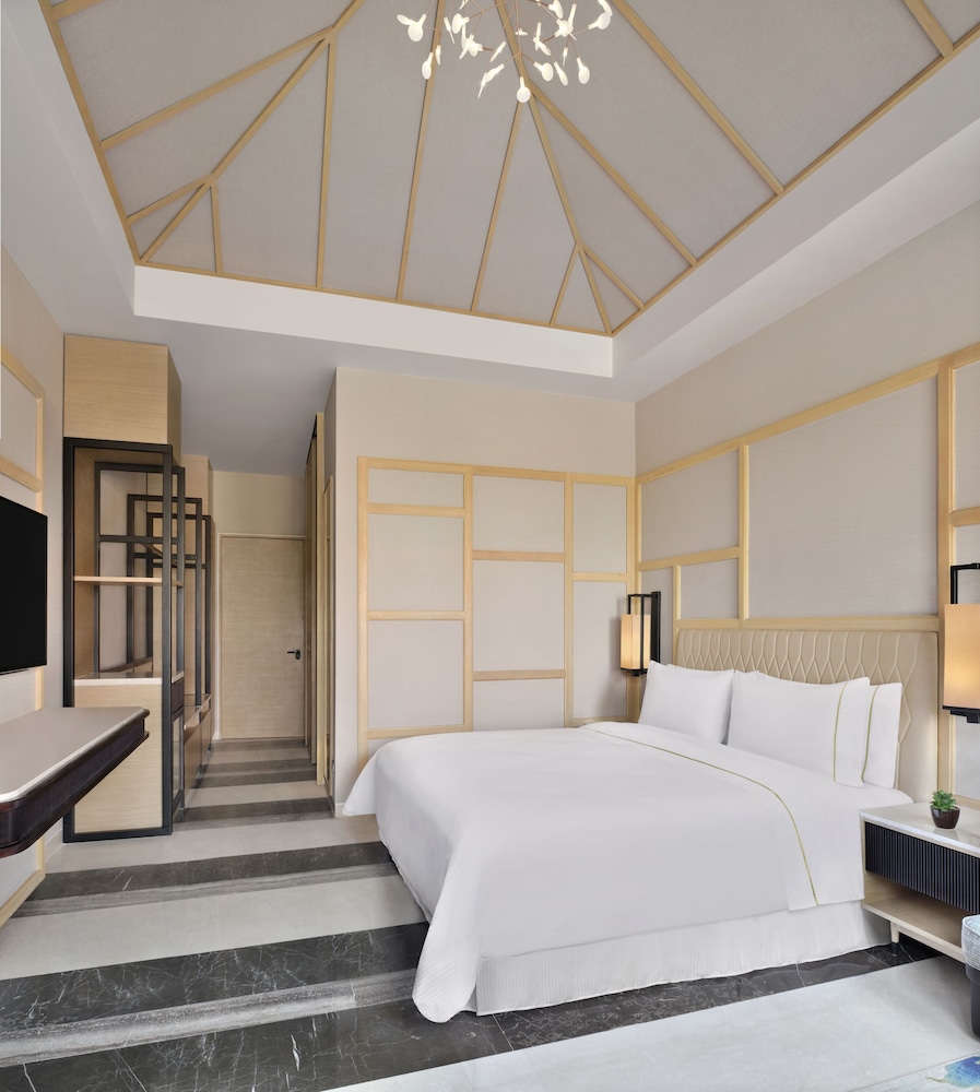 Room, 1 King Bed, Pool View (Patio) - Photo 10