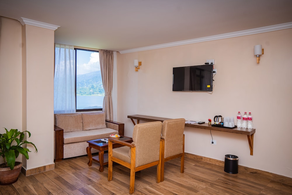 Standard Suite, Lake View - Photo 21