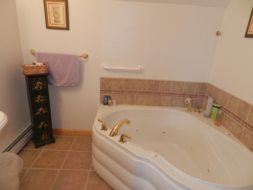 Deluxe Double Room, 1 Queen Bed, Mountain View photo 3