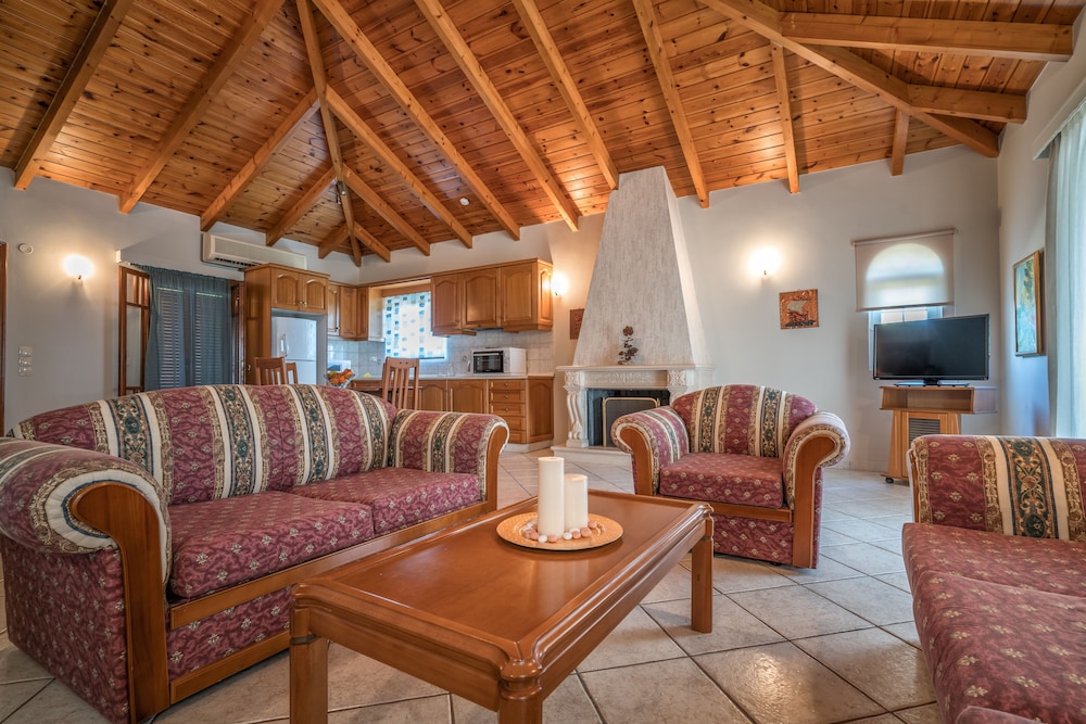 Suite (Aristotelis) photo 2