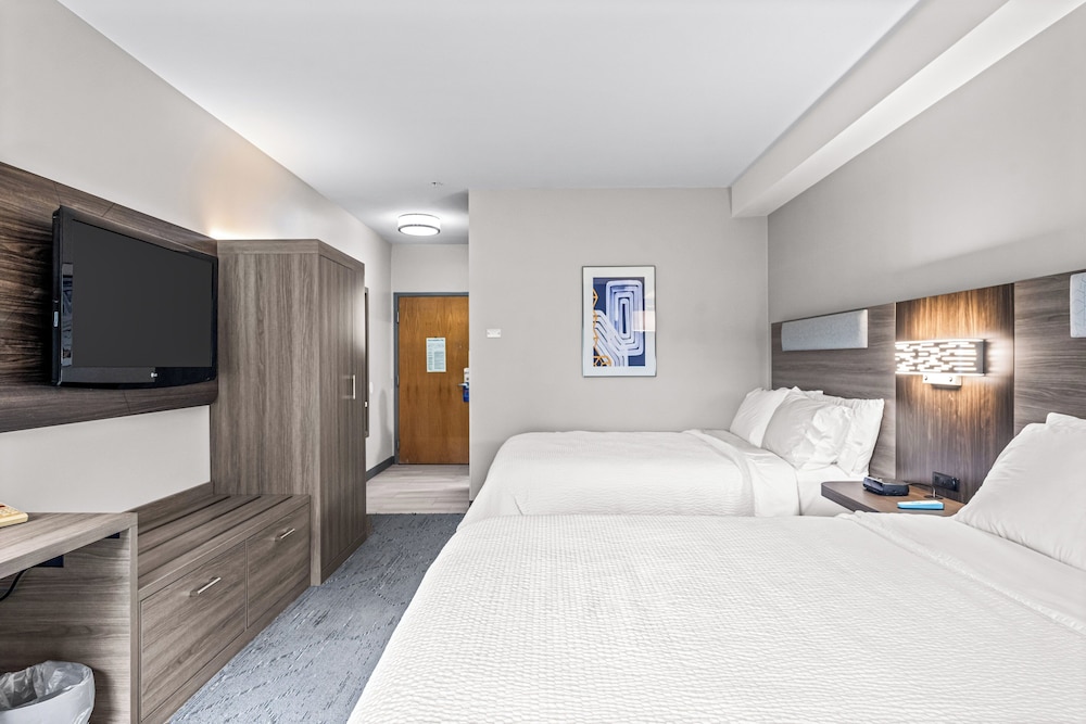 Standard Room, 2 Queen Beds - Photo 6