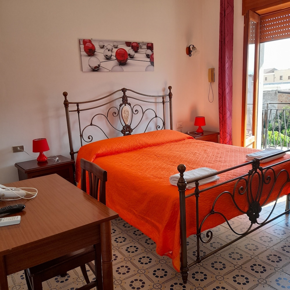 Double Room, Non Smoking, City View photo 2
