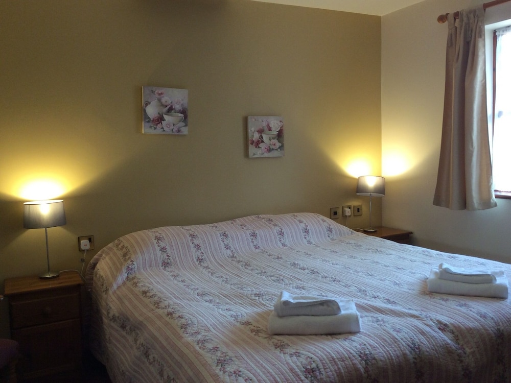 Double or Twin Room, Ensuite photo 2