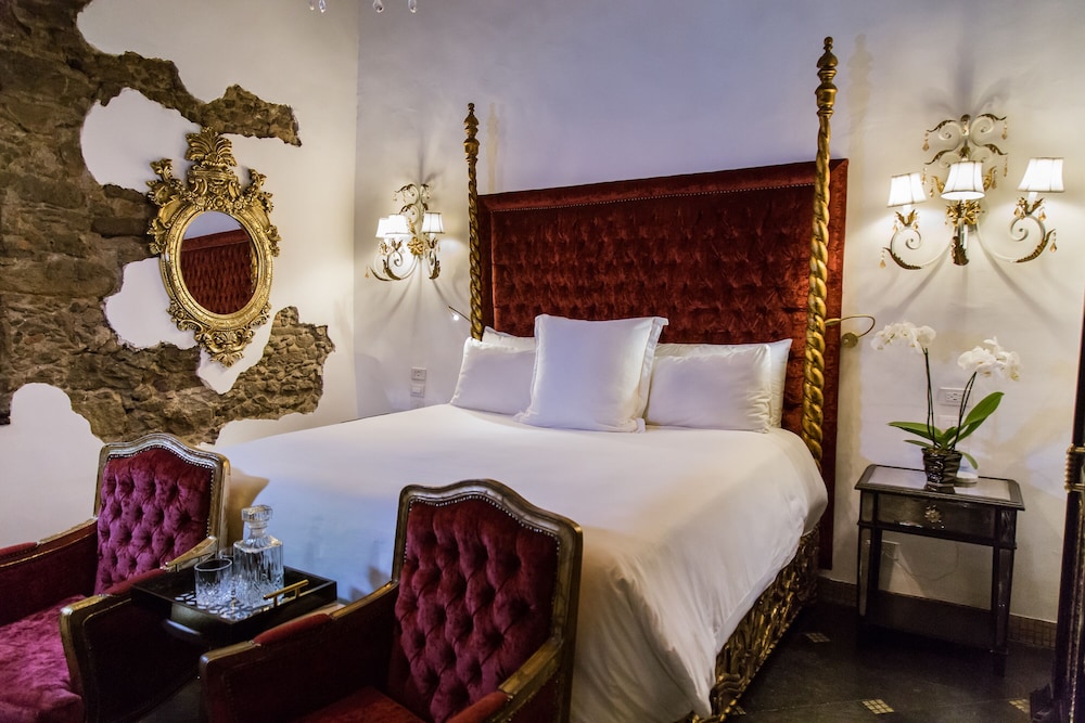Deluxe Room, 1 King Bed, Non Smoking photo 2