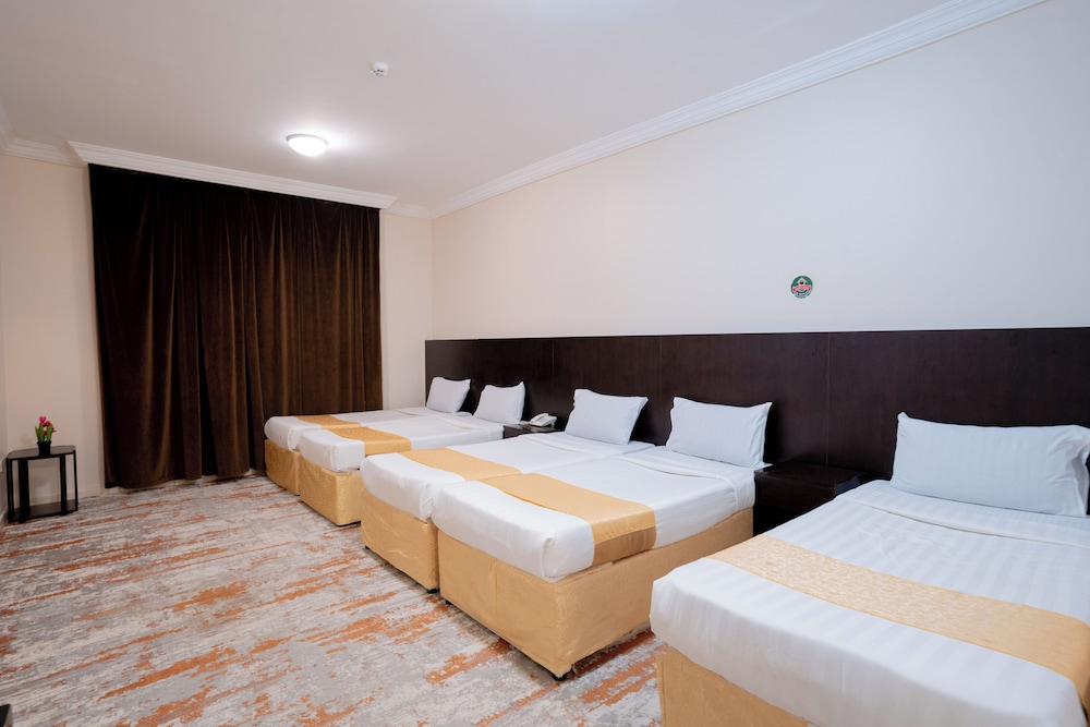 Quintuple Room