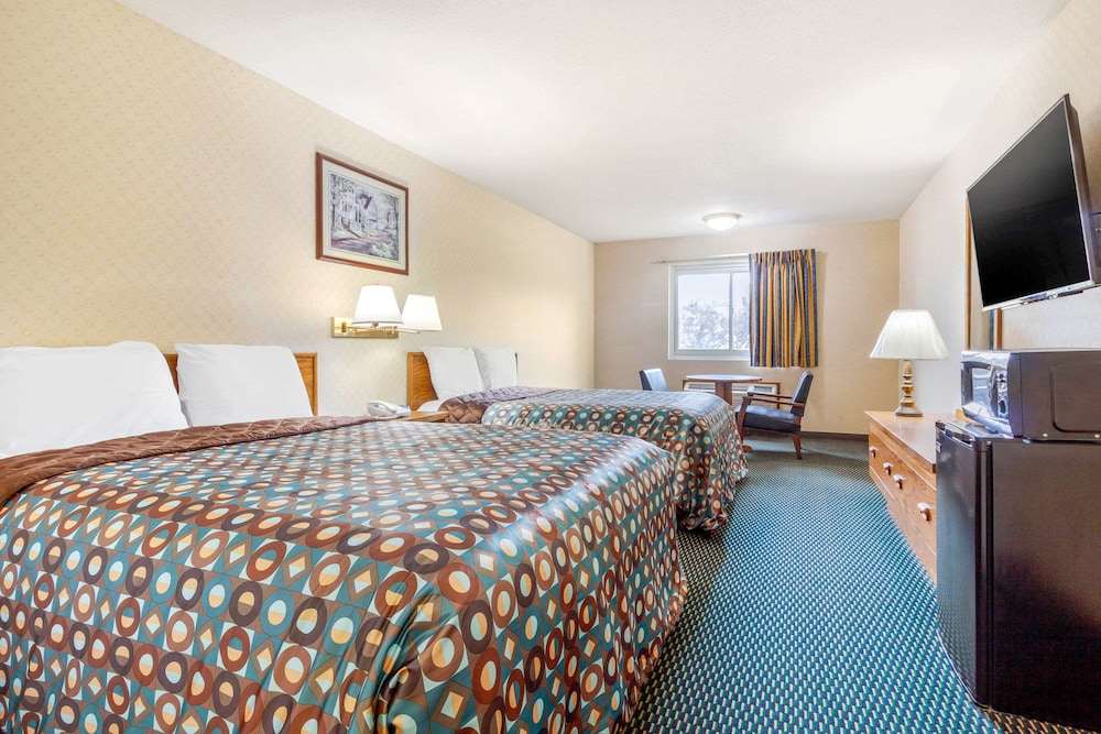 Standard Room, 2 Queen Beds, Non Smoking photo 2
