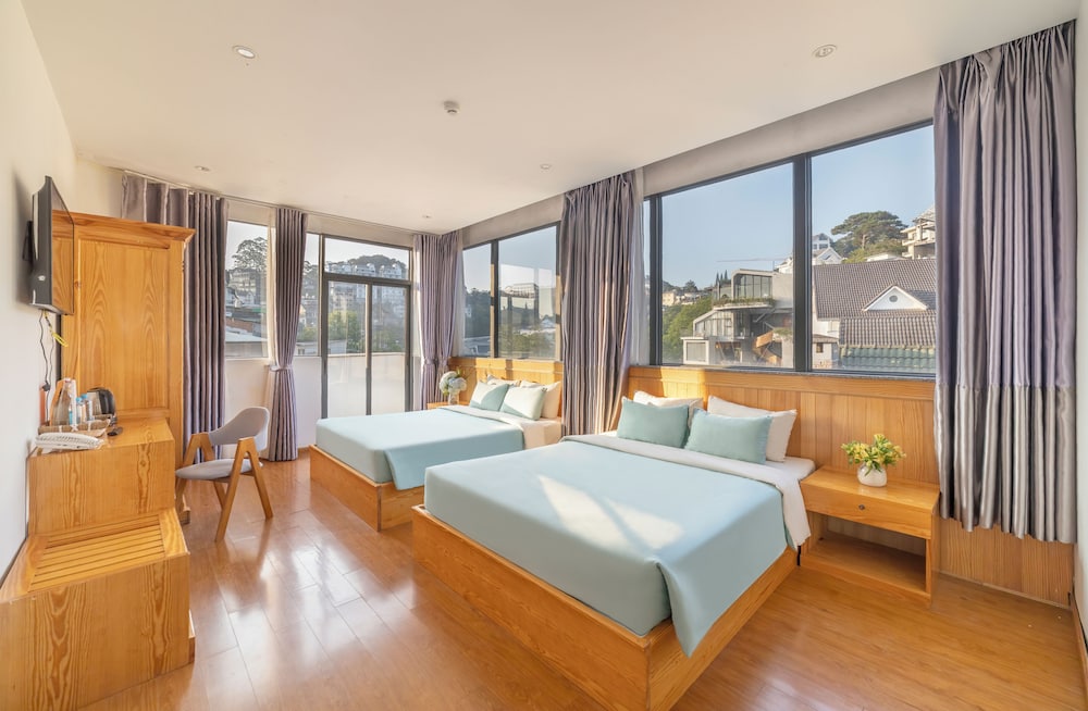 Deluxe Twin Room, City View