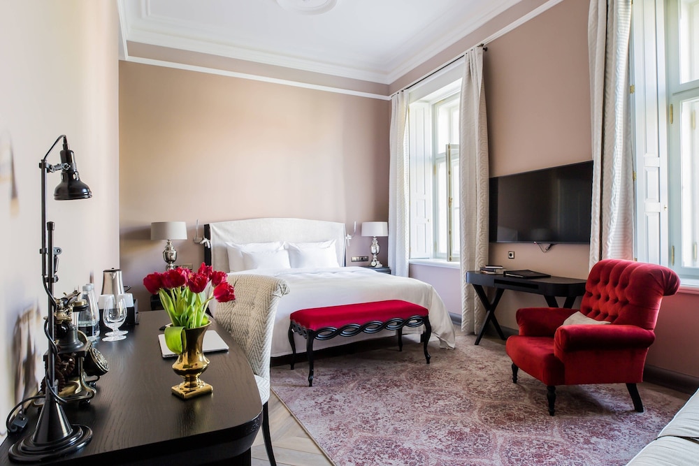 Superior Suite, 1 King Bed with Sofa bed (Courtyard View) photo 1