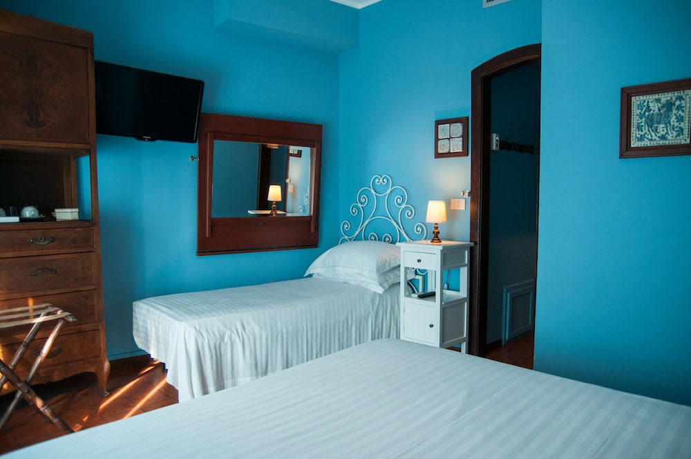 Basic Triple Room, Balcony, City View - Photo 3