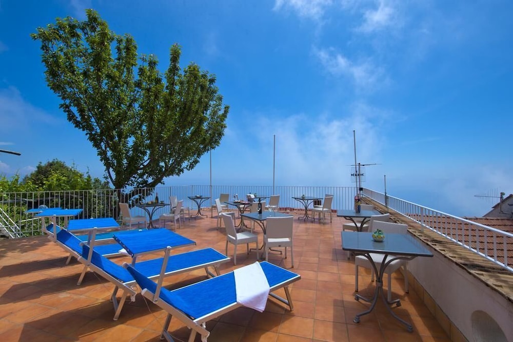 Deluxe Suite, Smoking, Sea View