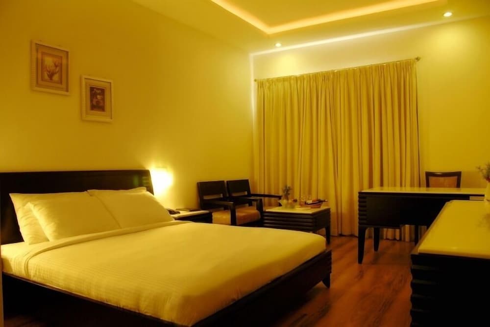 Deluxe Double Room, 1 King Bed, Accessible photo 2