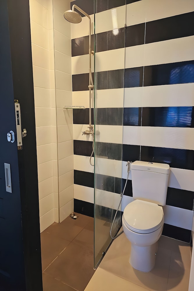 Deluxe Room - Photo 13