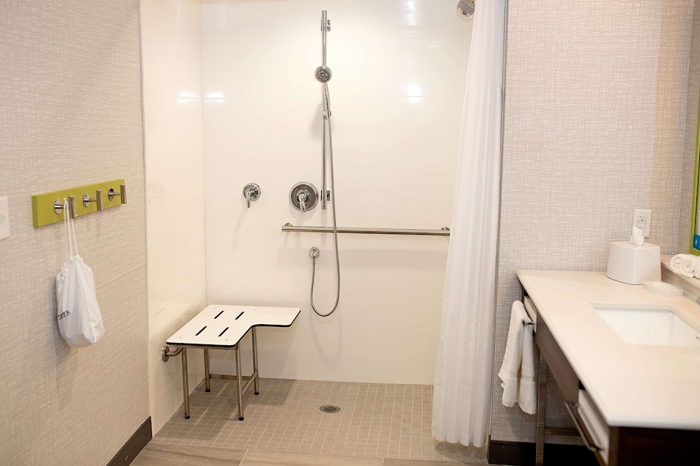 Suite, 1 King Bed, Accessible, Refrigerator & Microwave - Photo 3