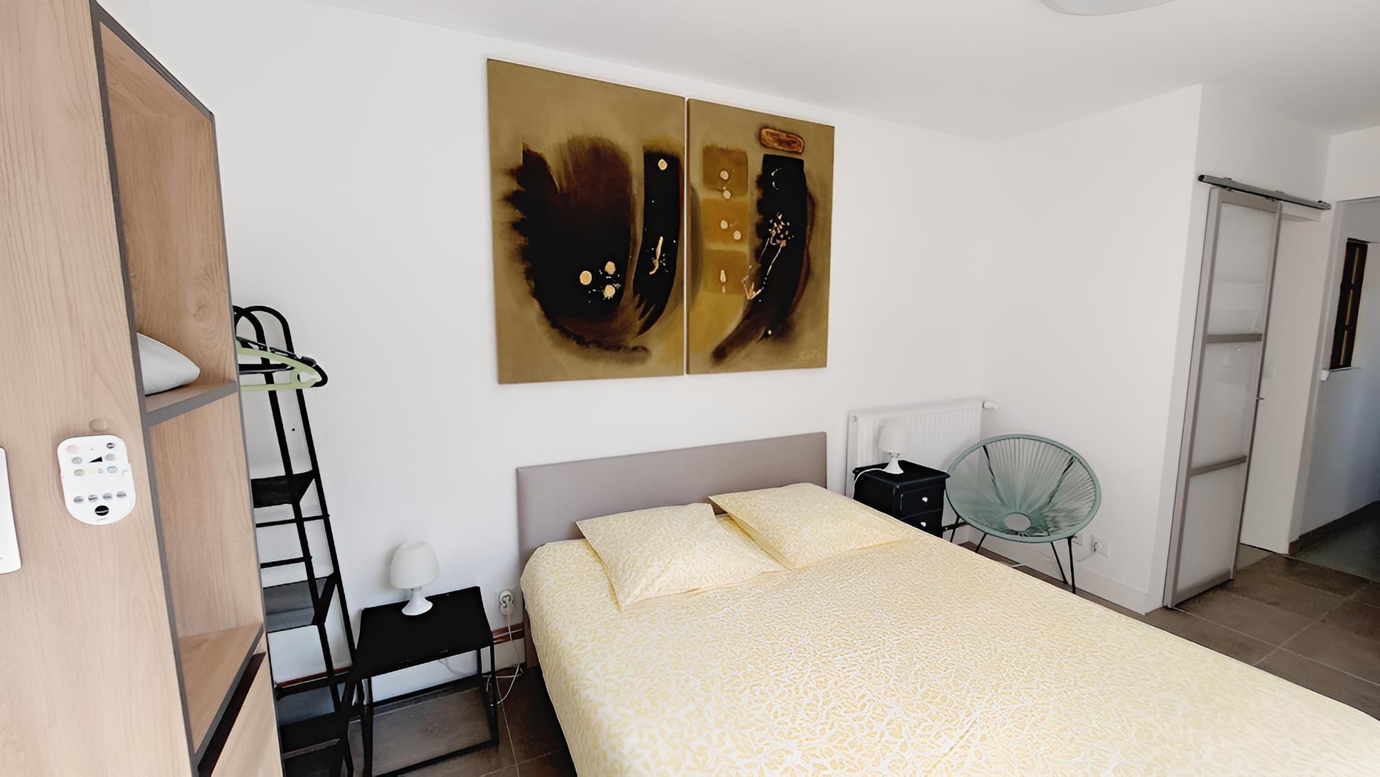 Signature Condo, 1 Queen Bed, Smoking, Kitchen