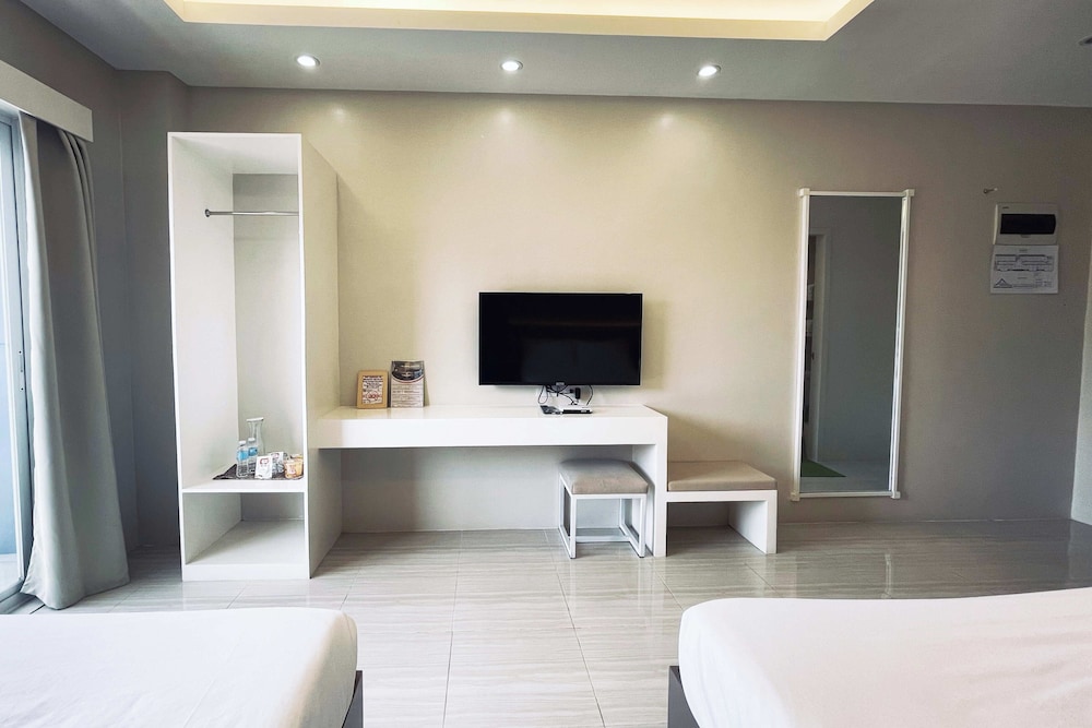Deluxe Suite - Photo 5