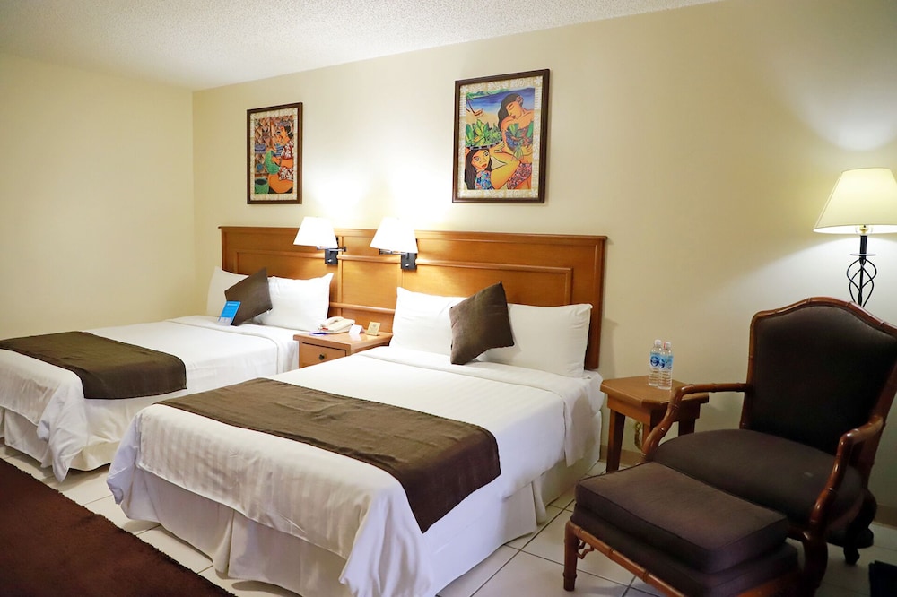 Deluxe Room, Pool View photo 3