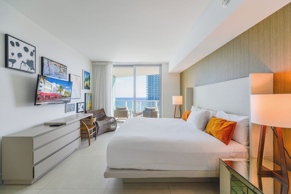 Luxury Condo, 1 Bedroom, Beach View photo 1