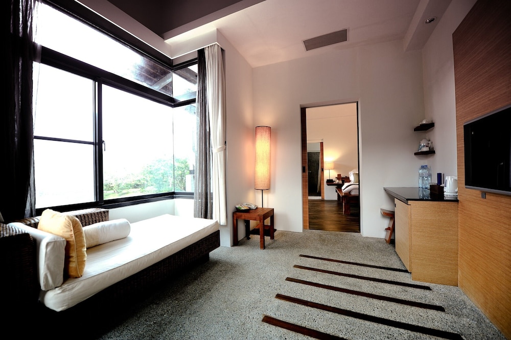Honeymoon Villa, Lake View photo 3