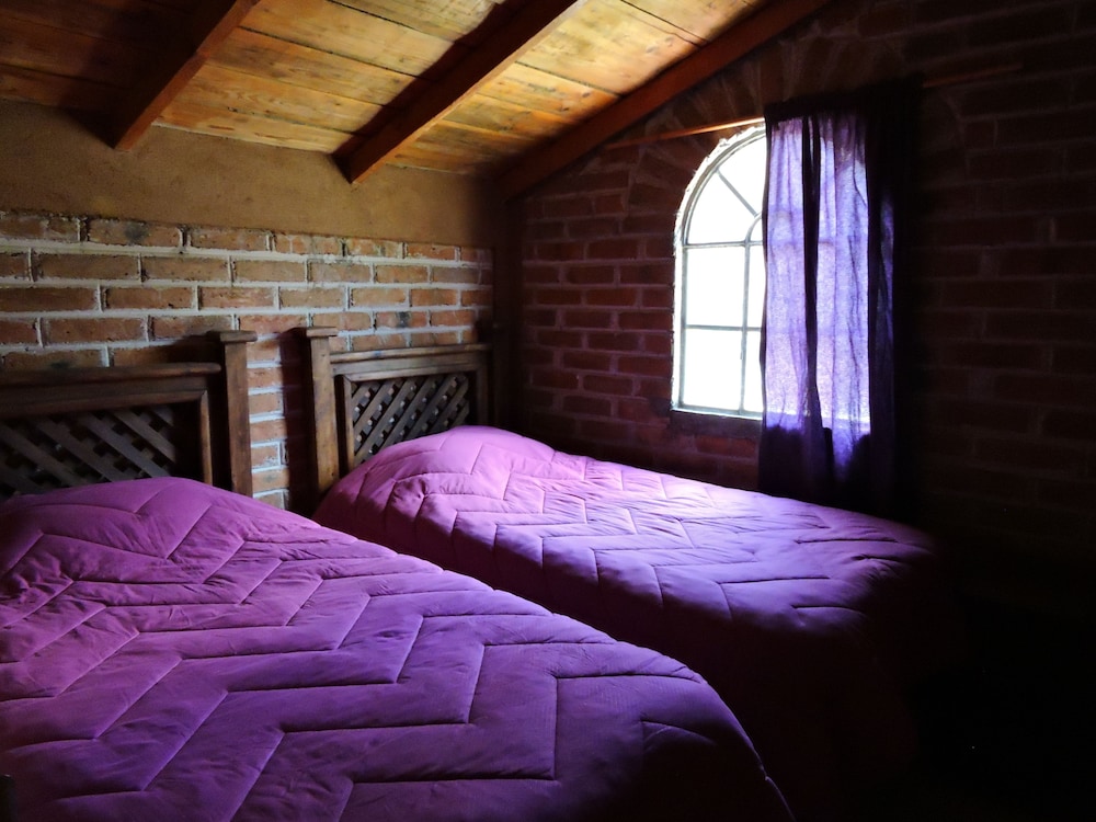 Family Cabin, 3 Bedrooms, Hill View, Garden Area photo 3