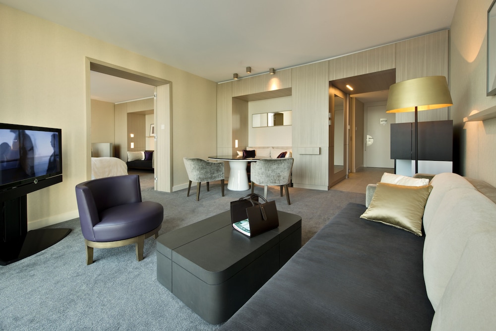 Executive Suite, 1 King Bed - Photo 6