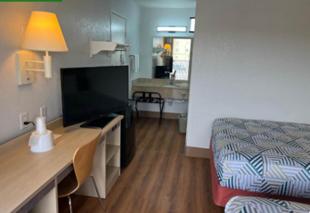 Standard Room, 2 Double Beds, Smoking, Refrigerator & Microwave photo 3