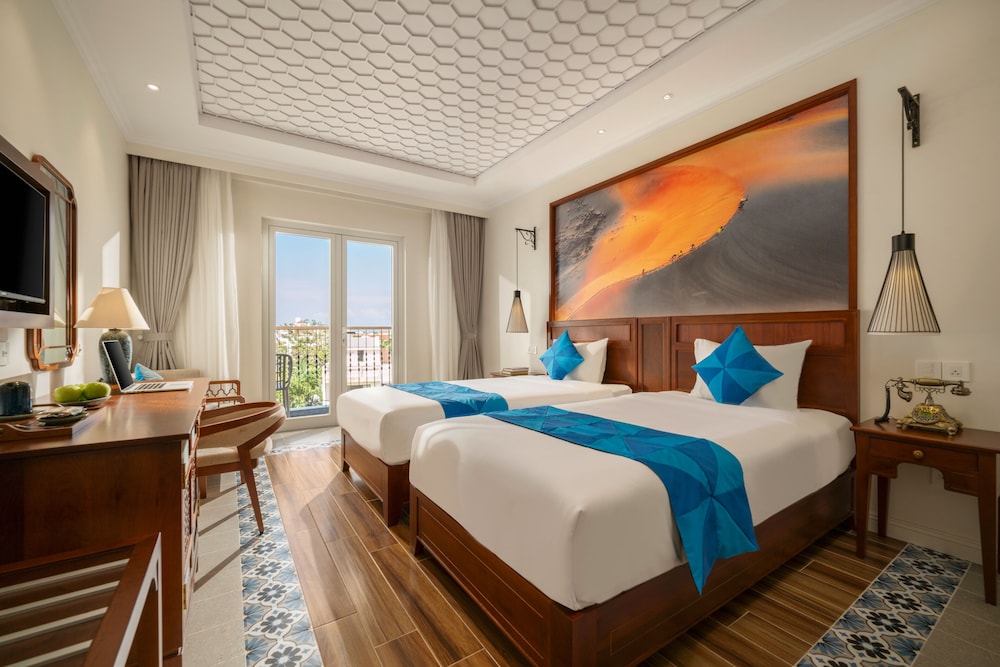 Deluxe Double or Twin Room, Balcony, City View - Photo 5