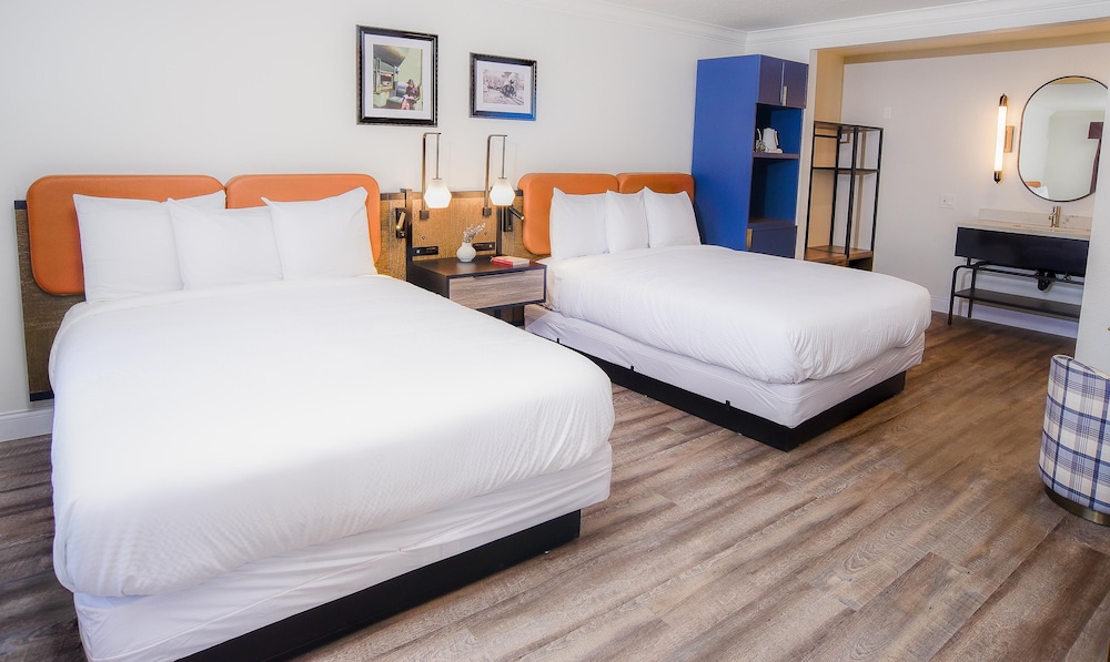 Deluxe Room, 2 Queen Beds, Non Smoking photo 3