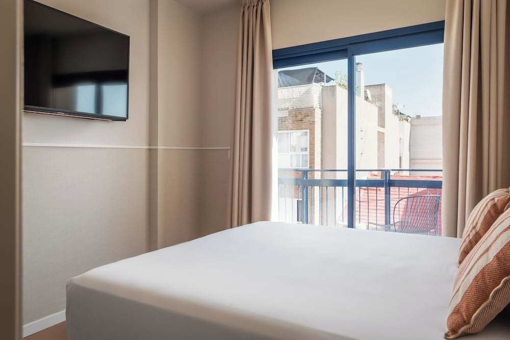 Standard Double Room, Balcony - Photo 9
