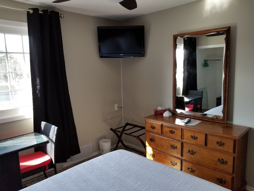 Room, 1 Queen Bed, Lake View photo 3
