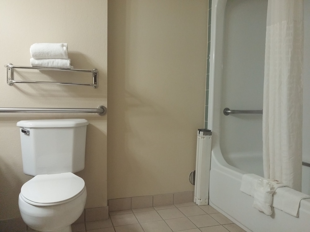 Suite, Multiple Beds, Non Smoking - Photo 4