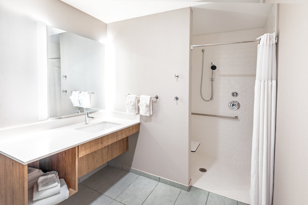 Suite, 2 Bedrooms, Kitchen thumbnail 5