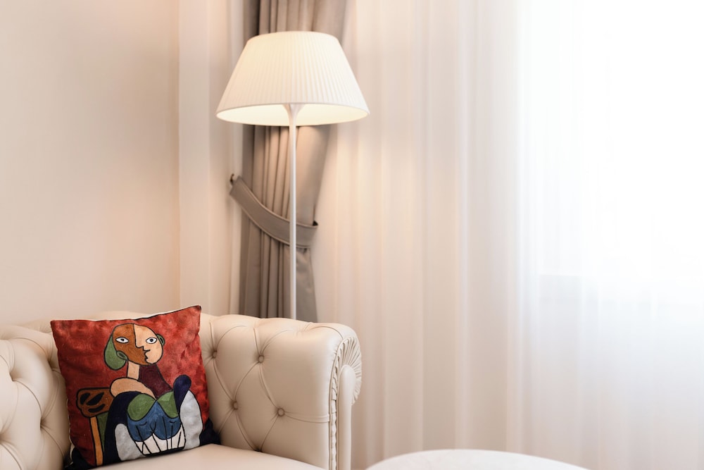 Standard Room (No Lake View, Partially Renovated) Villa Principe photo 3
