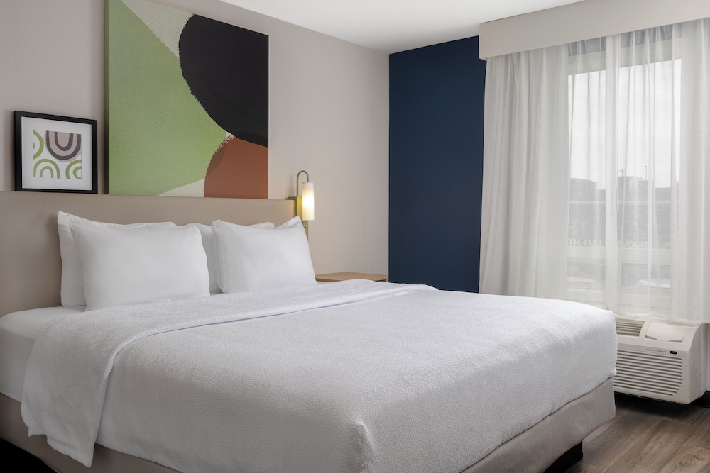 Room, 1 King Bed, Accessible, Bathtub (Mobility) - Photo 2