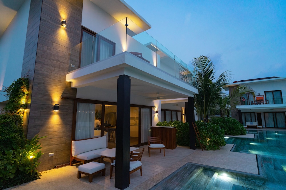 Villa photo 2
