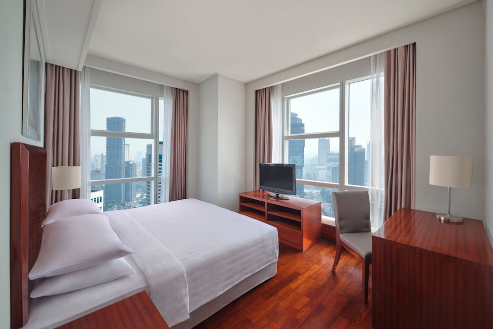 Deluxe Suite, 2 Bedrooms, City View (Corner)