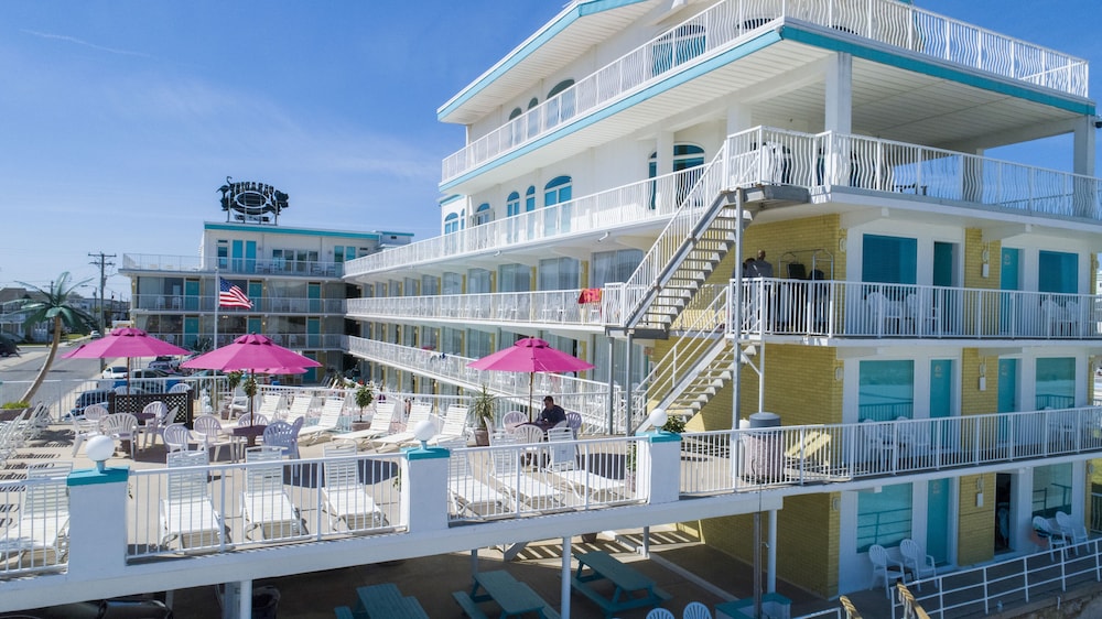 Family Suite, 2 Queen Beds, Kitchenette, Ocean View photo 2