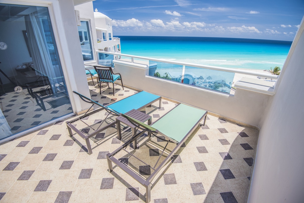 Master Suite Ocean View King photo 3