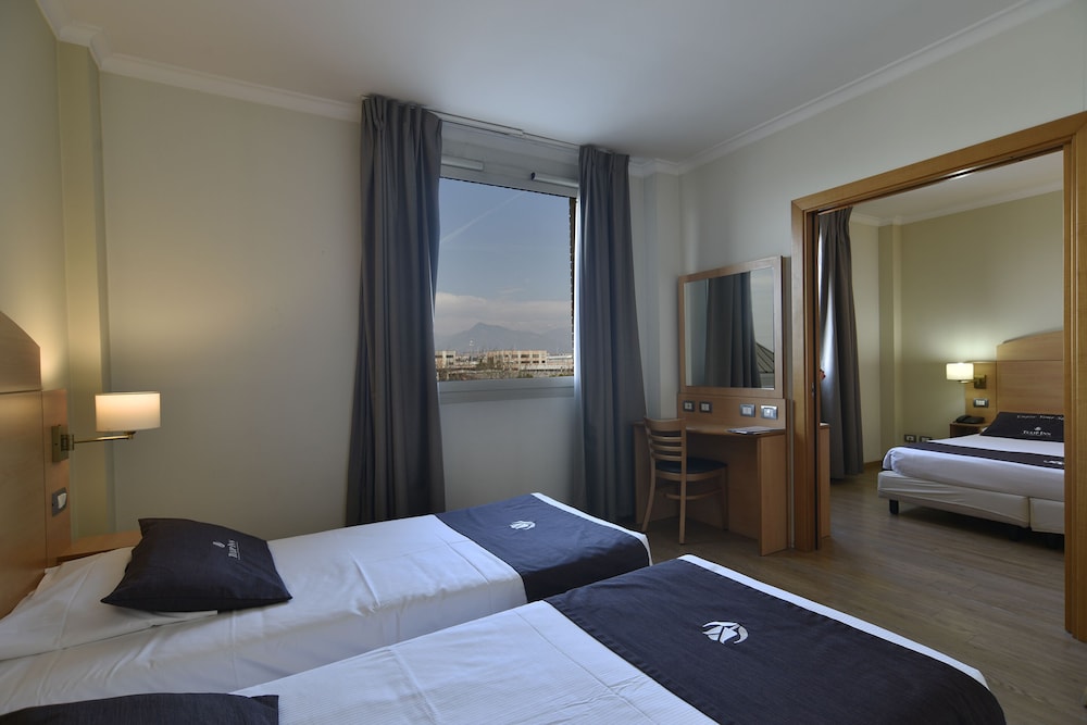 Standard Room, Multiple Beds - Photo 1