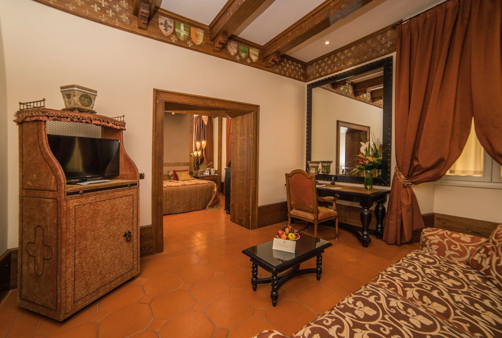 Junior Suite (Executive Tuscan)