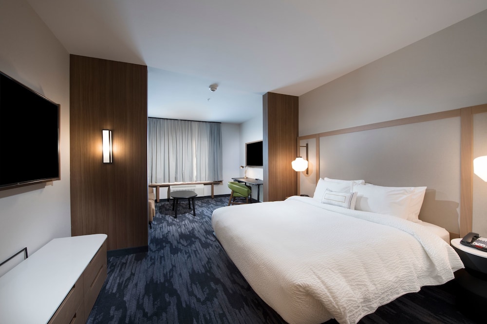 Suite, 1 King Bed (Mobility/Hearing Accessible, Tub) - Photo 1