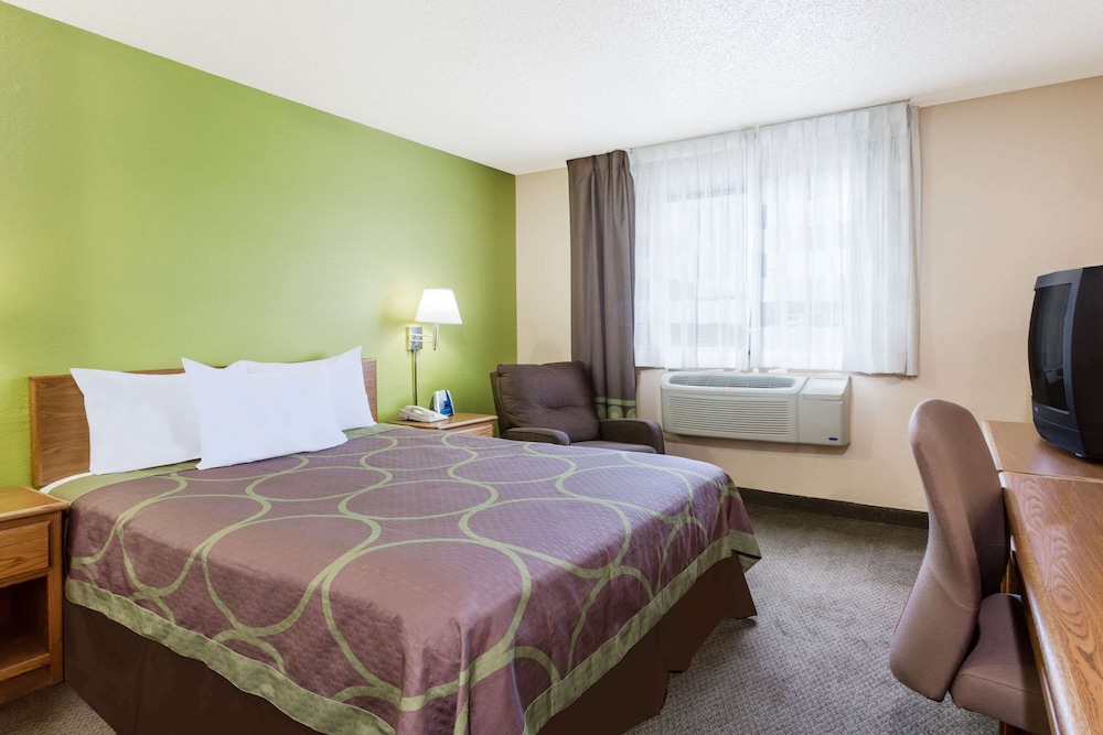 Standard Room, 1 Queen Bed - Photo 1