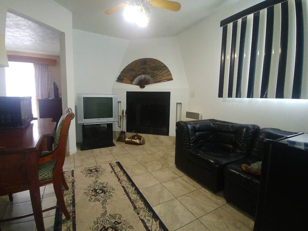 Deluxe Suite, 2 Double Beds, Jetted Tub (Fireplace) photo 3