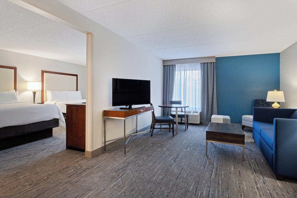 Suite, 1 King Bed, River View (Additional Living Area) - Photo 2