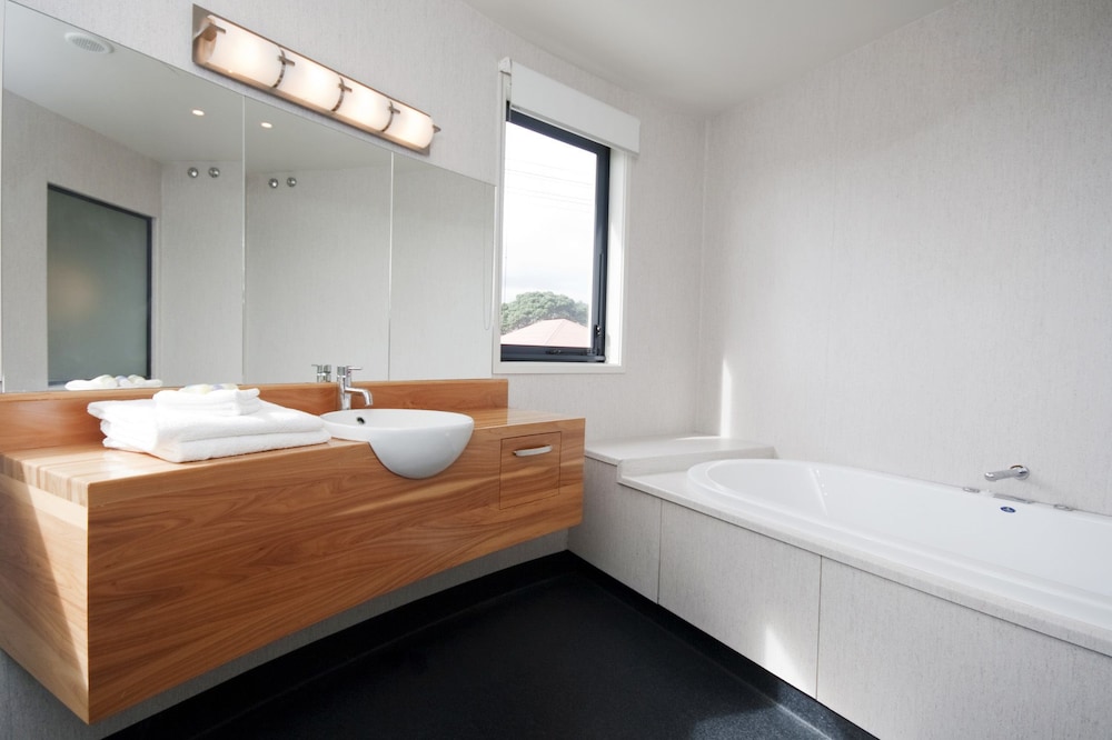 Standard Room (Tower Suite) photo 2
