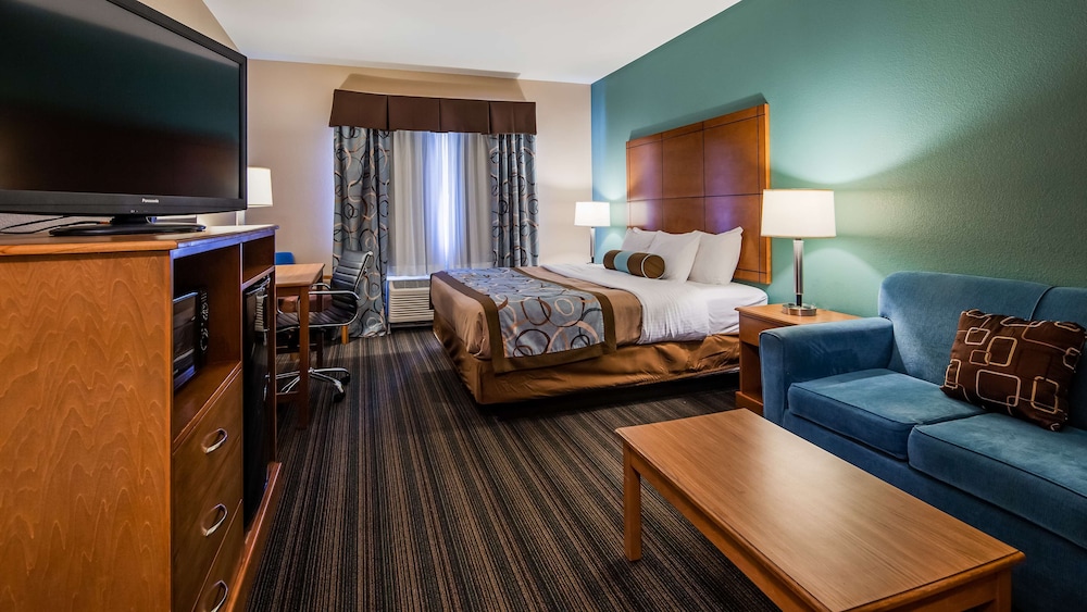 Standard Room, 1 King Bed, Non Smoking, Refrigerator & Microwave