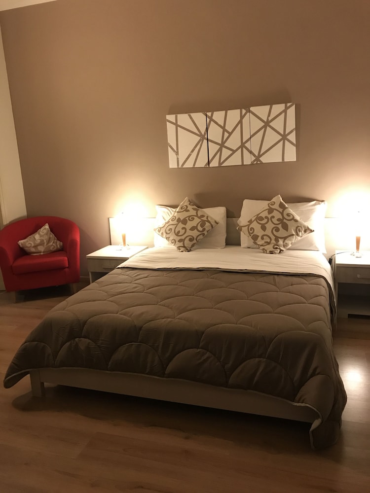Double Room - Photo 7