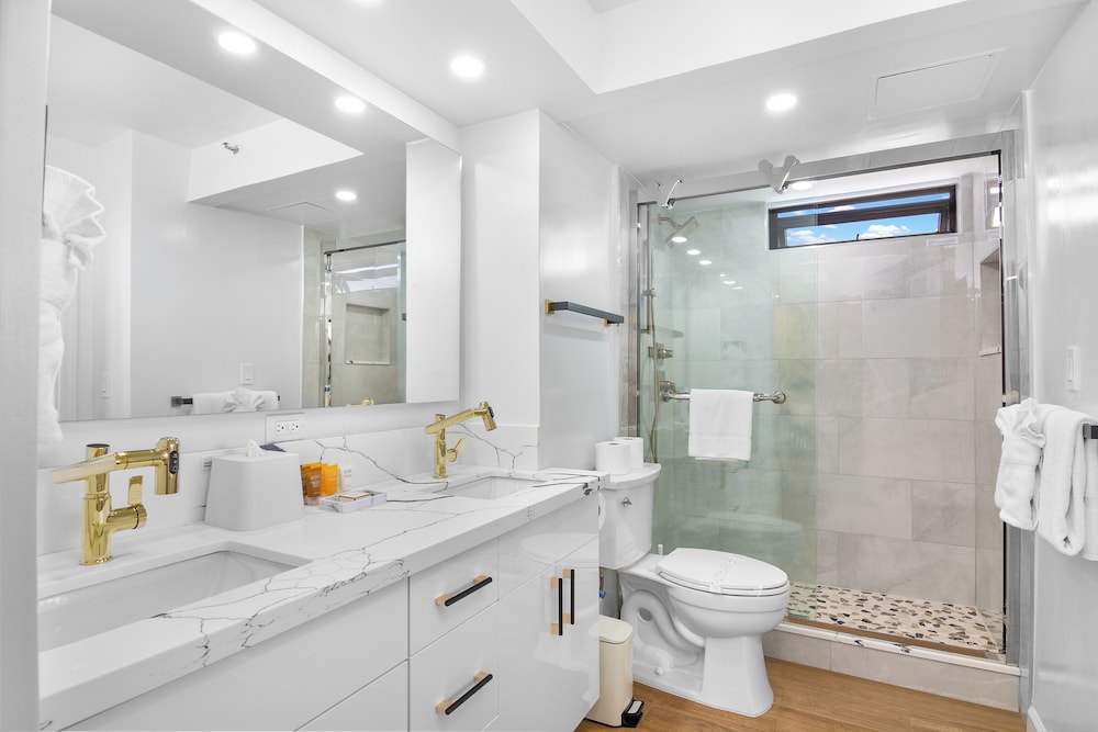 Premium Remodeled Condo with Ocean View and Parking: Premium Condo, 1 Bedroom, Air conditioning, Ocean View (0163) photo