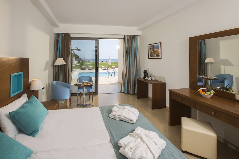 Junior Studio Suite, Sea View (Sharing pool) photo 1