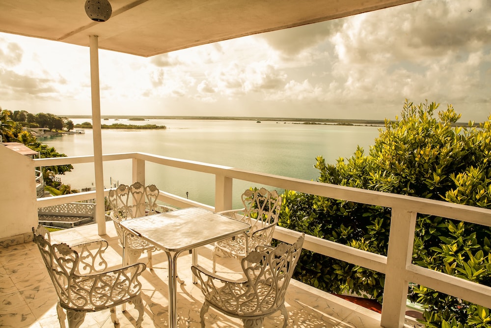 Double Room Lagoon View with Air Conditioning - Photo 4