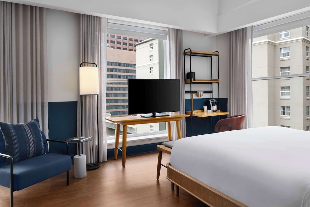 Deluxe Studio Suite, 1 King Bed, City View - Photo 8